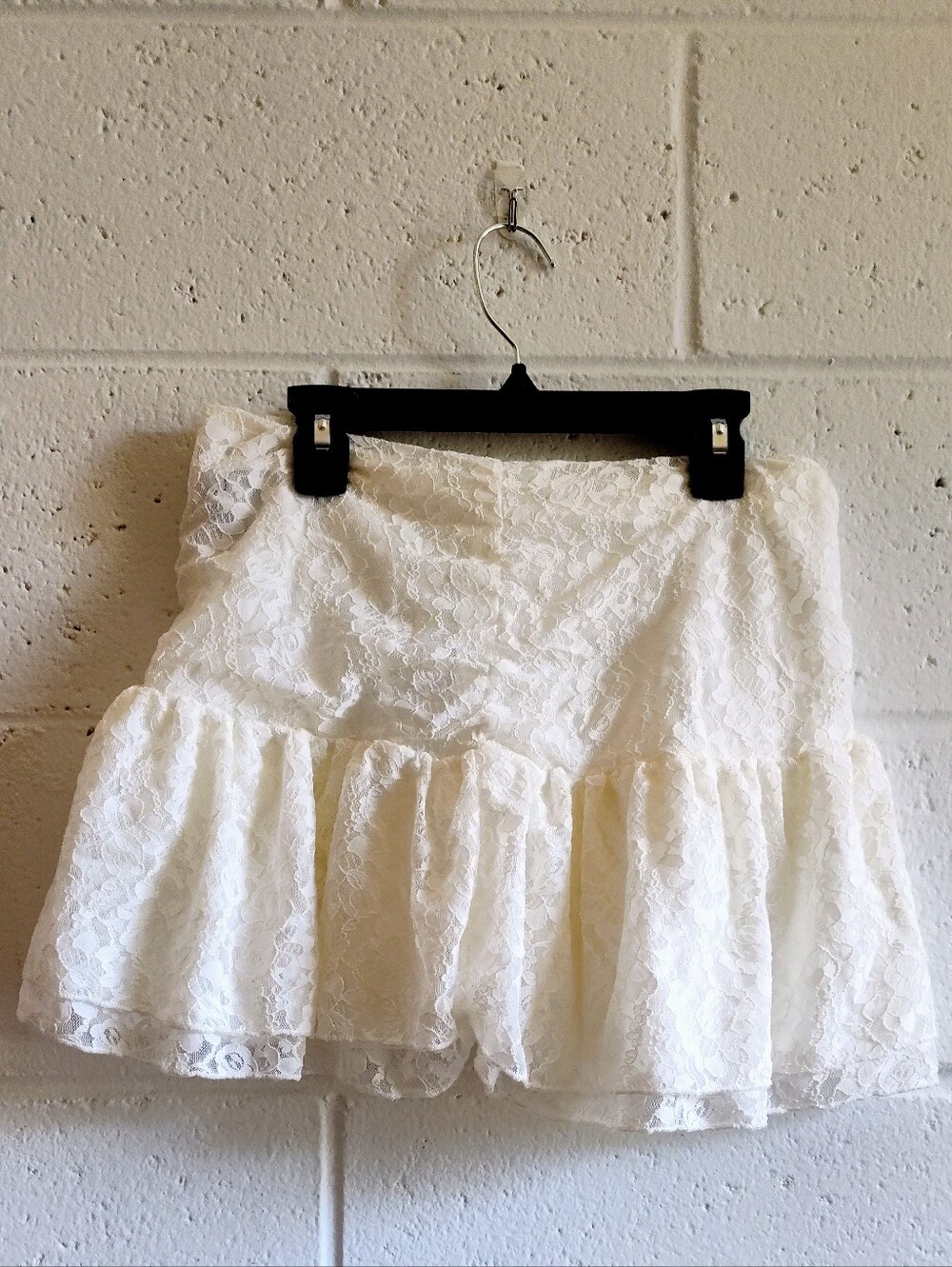 Forever 21 White Lace Tiered Mini Skirt